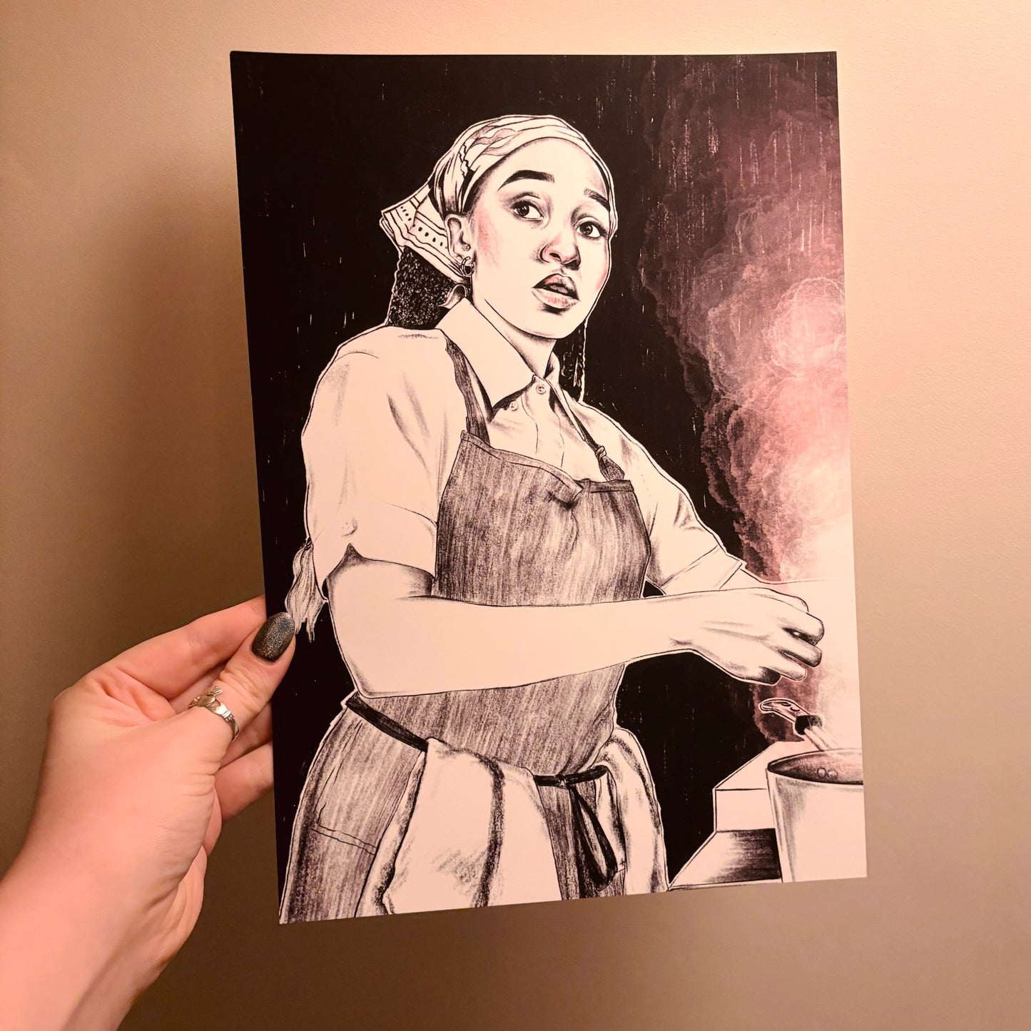 Sydney - The Bear - Ayo Edebiri A4 Art Print